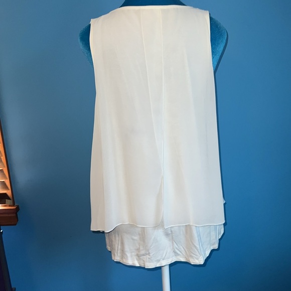 Sleeveless White Blouse - Picture 4 of 8